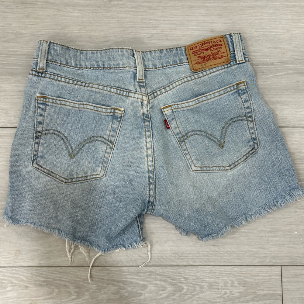 Levi short